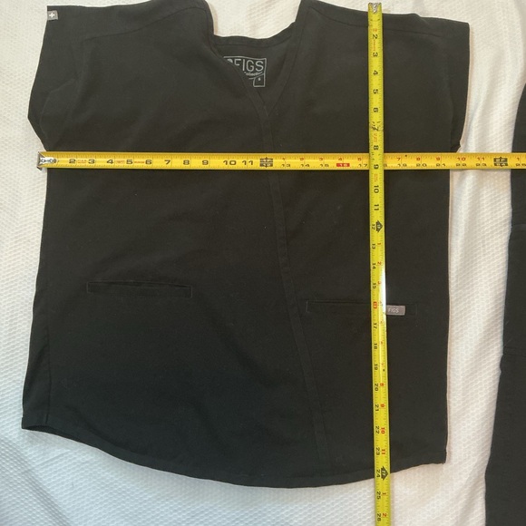 Figs Technical Collection Black Scrub Top - Picture 3 of 6